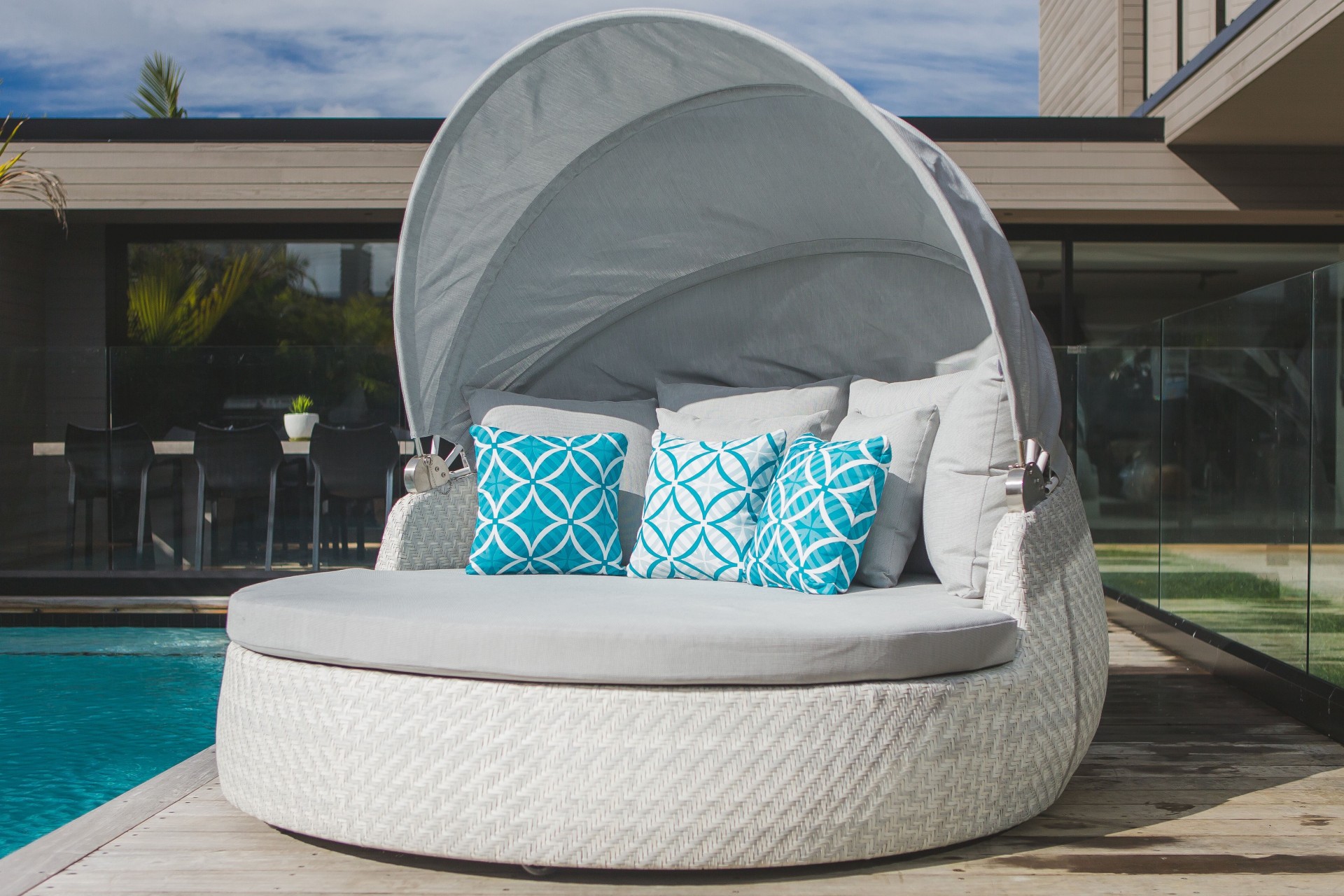 layout and design of patio furniture
